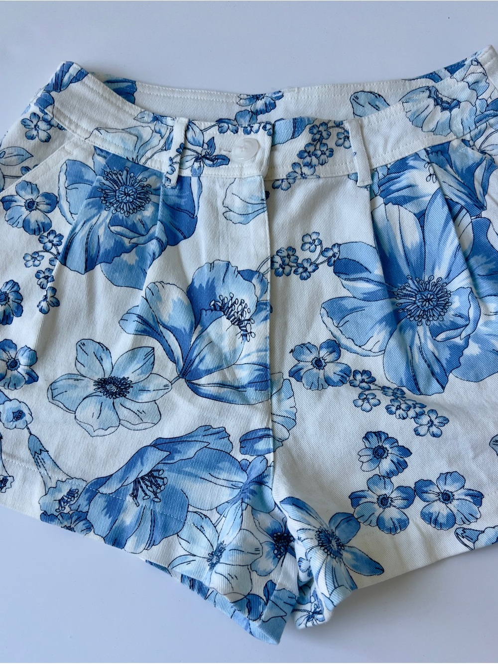 Francesca's Collections White & Blue Floral High-Waist Shorts - Picture 2 of 6